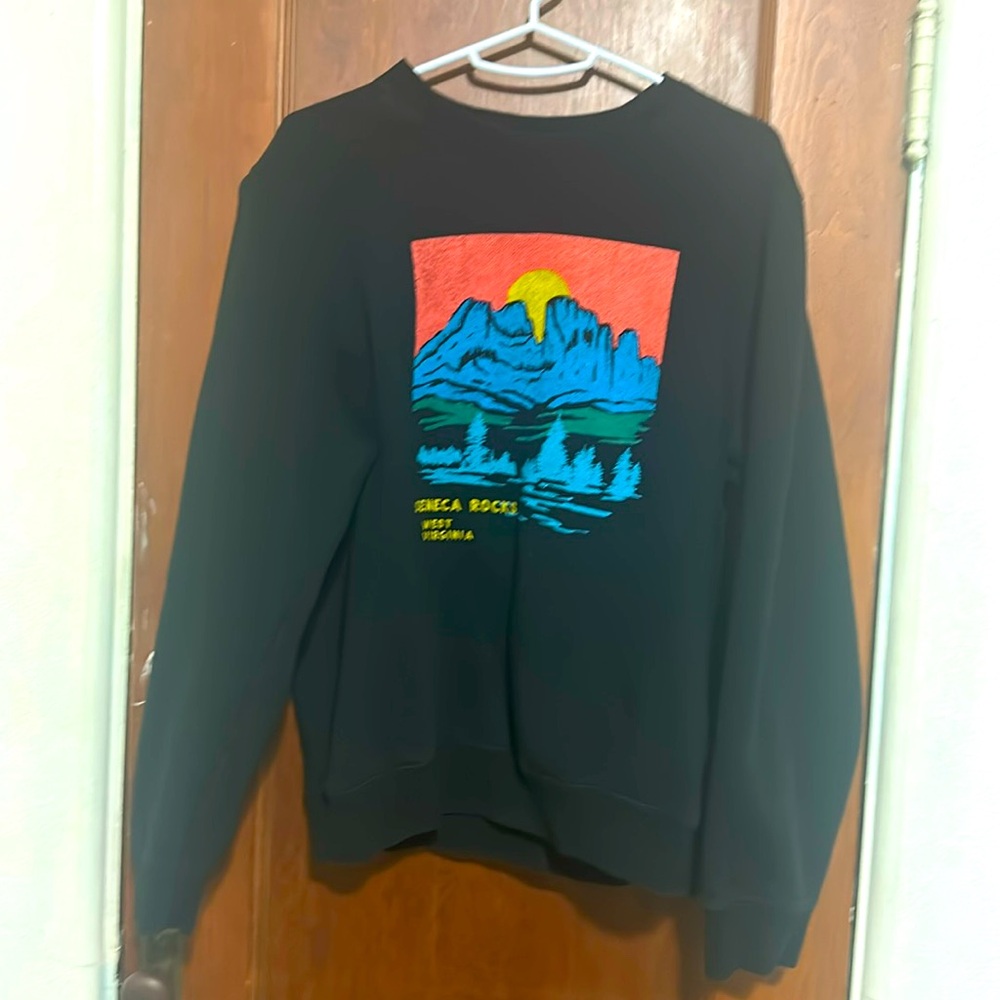 Women’s size medium Seneca rocks West Virginia sweatshirt